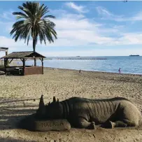  ??  ?? ■■ Malagas konstnärli­ga arv och anda finner man även på stranden La Malaguetas lugna delar.