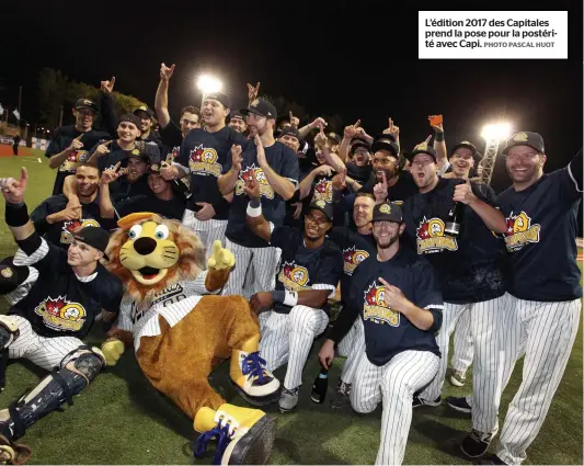  ?? PHOTO PASCAL HUOT ?? L’édition 2017 des Capitales prend la pose pour la postérité avec Capi.