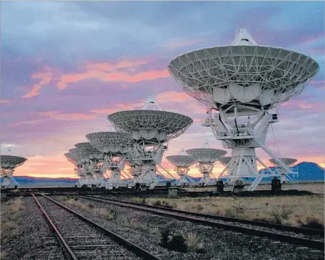  ?? Dave Finley NRAO/AUI/NSF ?? THE VERY LARGE ARRAY radio telescope in New Mexico is made up of 27 antennas that can see very distant objects in high resolution. Scientists used this telescope and one in Hawaii to track and study the location of FRB 121102, a series of mysterious...