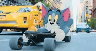  ?? WARNER BROS ?? Puro espectácul­o. La superprodu­cción de Warner Bros se goza en pantalla grande
TOM Y JERRY
El filme de Tim Story narra el origen de la rivalidad entre los dos populares personajes
A POR EL OSCAR Nomadland, con Frances Mcdormand, ha sido bien recibida por el público español