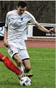  ?? Foto: Schöllhorn ?? Florian Heiß erzielte den Ehrentreff­er für den TSV Schwaben, doch das änderte nichts an der 1:4 Niederlage gegen Kirch anschöring.