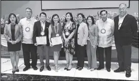  ??  ?? Photo shows (from left) Lyn Talingdan, emcee from NRCP-DOST; Fortunato dela Peña, DOST Secretary; Winston Chan, retired SGV partner; Mylene Abiva, president and CEO, FELTA Multi-Media Inc.; Kathrina Macaisa, SGV partner; Christina Barroga, president,...