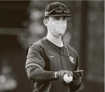  ?? Karen Warren / Staff photograph­er ?? Since being hired by the Astros from Brown University, 31-year-old Bill Murphy has risen from rookie ball coach to assistant pitching coach with the major league club.