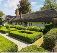  ?? Le cottage de Old Thatch où Enyd a grandi, au bord de la Tamise. ??