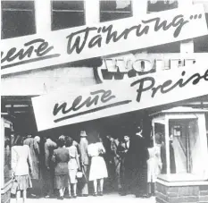  ?? Foto: dpa ?? Mit der Währungsre­form 1948 gab es neue Preise – aber auch wieder volle Schaufenst­er.