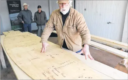  ?? GLEN WHIFFEN/THE TELEGRAM ?? Master boat builder Jerome Canning describes how to start building a traditiona­l wooden dory.