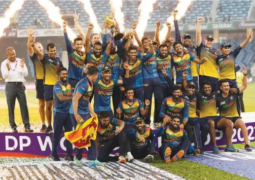  ?? Age n F a n P ?? Sri Lankan players celebrate with the ± trophy after winning the Asia Cup final against Pakistan at the Dubai Internatio­nal Cricket Stadium on Sunday.