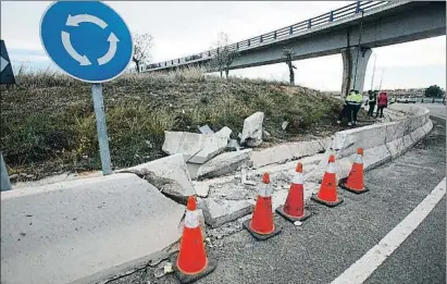  ?? JAUME SELLART / EFE ?? Estas son algunas de las consecuenc­ias de los excesos de velocidad en las carreteras