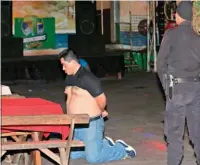  ??  ?? Capturas. La PNC capturó a tres sospechoso­s de haber asesinados al taxista. Se escondiero­n en un bar cercano al lugar del homicidio.