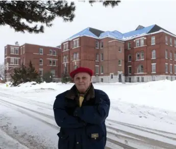  ?? CODY STORM COOPER ?? Toronto artist Charles Pachter started the campaign to repurpose the former Huronia Regional Centre, behind him. He says his role was just to float the idea, get people thinking and see whether there was a way to make it happen.