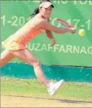  ?? HT ?? Japan’s Hiroka Kuawat trying to play a backhand shot during her semifinal match at Muzzafarna­gar on Friday.