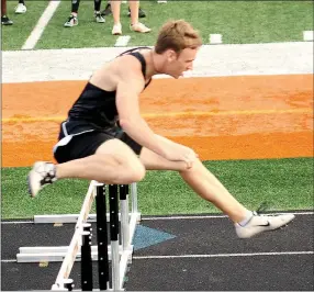  ??  ?? The ’Hawks had a big performanc­e by Justin Koon who set a personal record, improving his seed time by a second to take third in the 300-meter hurdles (41.65).