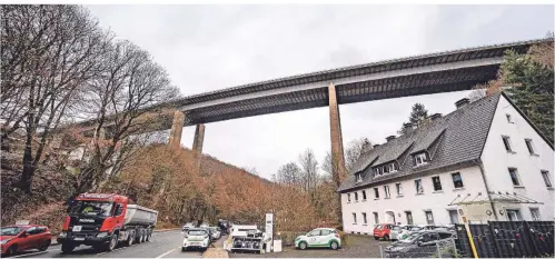  ?? FOTO: DPA ?? Die Talbrücke Rahmede ist beschädigt – deswegen ist die A45 komplett gesperrt.