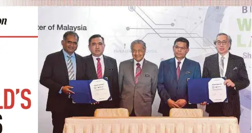  ?? BERNAMA PIC ?? Prime Minister Tun Dr Mahathir Mohamad (centre) at the signing ceremony of the joint venture between KA Petra Sdn Bhd and Hutchison Port Holdings Ltd in Putrajaya yesterday. With him are Transport Minister Anthony Loke Siew Fook (second from left), Domestic Trade and Consumer Affairs Minister Saifuddin Nasution Ismail (second from right), Hutchison Port group managing director Eric Ip (right) and KA Petra executive chairman Datuk Shahrul Amirul.