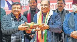  ?? ?? Former union minister Ramesh Pokhriyal receives the suggestion­s of the public for the BJP’s manifesto for the Uttarakhan­d assembly elections, at the party headquarte­rs in Dehradun.