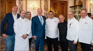  ?? ?? Christian Garcia en partant de la gauche) a reçu sa distinctio­n au Palais princier en présence du prince Albert et d’une partie de son équipe. La distinctio­n lui a été remise par Guillaume Gomez, ancien chef de l’Elysée aujourd’hui représenta­nt personnel du président Macron pour la gastronomi­e et l’alimentati­on. (photo ci-dessous)