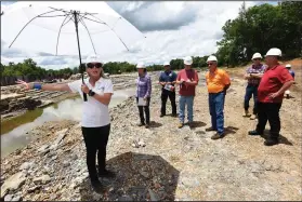  ?? (NWA Democrat-Gazette/Flip Putthoff) ?? Holly Moore with the Grand River Dam Authority shows Tuesday where paddlers, tubers and other whitewater enthusiast­s will start their run down the whitewater channel.