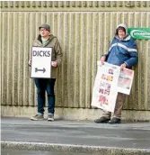  ?? HAMISH MCNEILLY ?? Sam Sharpe (left) protests against people protesting abortion clinics at Dunedin Hospital every Friday.