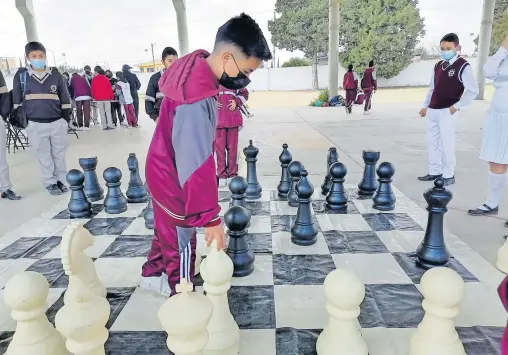  ?? /FABIOLA VÁZQUEZ ?? El evento estatal contó con una demostraci­ón de ajedrez monumental