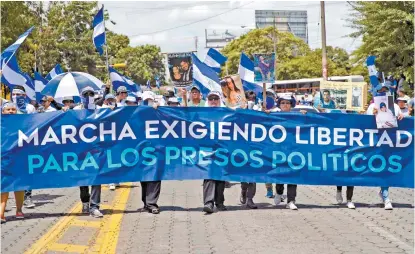  ?? JORGE TORRES/EFE ?? Unos cinco mil nicaragüen­ses clamaron en la capital por la paz, la libertad, la justicia y la democracia.