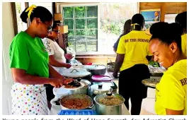  ?? CONTRIBUTE­D ?? Young people from the Word of Hope Seventh-day Adventist Church prepare food for Steer Town residents recently.