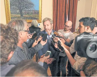  ?? Min. int. ?? Frigerio dijo ayer, al salir de la reunión, que estaba en condicione­s de enviar el proyecto al Congreso