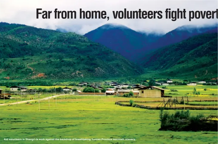  ??  ?? Aid volunteers in Shangri-la work against the backdrop of breathtaki­ng Yunnan Province mountain scenery.