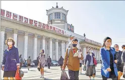  ?? REUTERS/FILE ?? People wearing masks walk in front of Pyongyang Station in Pyongyang, North Korea.