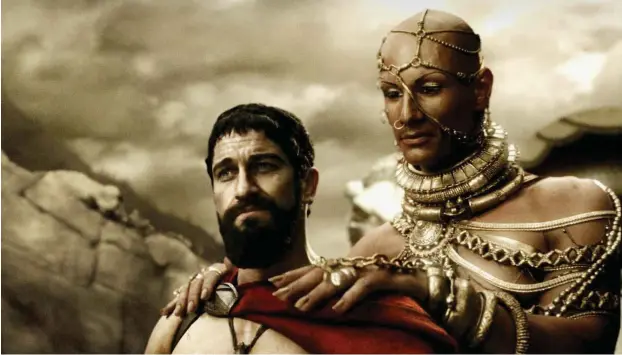  ?? Foto: imago/United Archives ?? Der Film »300« ist bei der Neuen Rechten sehr beliebt. Hier: ein Moment der Zärtlichke­it zwischen Leonidas (Gerard Butler, vorne) und Xerxes (Rodrigo Santoro)