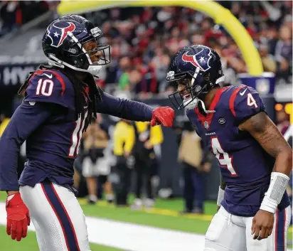  ?? Karen Warren / Staff photograph­er ?? Texans receiver DeAndre Hopkins, left, and quarterbac­k Deshaun Watson have developed quite a rapport after playing only 23 games together in Watson's two seasons with the team. They have hooked up for 18 touchdowns.