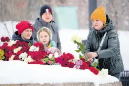  ?? AP ?? A woman lays flowers to pay the last respect to Alexei Navalny at the monument, a large boulder from the Solovetsky islands, where the first camp of the Gulag political prison system was establishe­d, near the historical the Federal Security Service (FSB, Soviet KGB successor) building in Moscow.