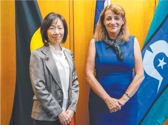  ??  ?? Japanese Consul-General Keiko Yanai with Townsville Mayor Jenny Hill – Ms Yanai will be at the Bond University High School Model UN Conference next week.