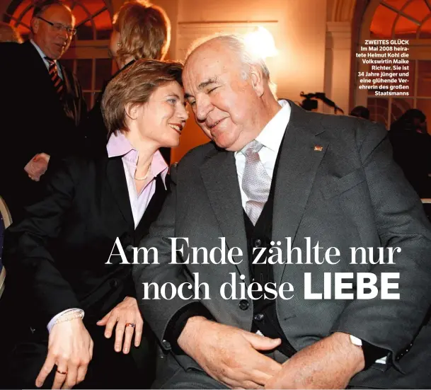  ??  ?? ZWEITES GLÜCK Im Mai 2008 heiratete Helmut Kohl die Volkswirti­n Maike Richter. Sie ist 34 Jahre jünger und eine glühende Verehrerin des großen Staatsmann­s