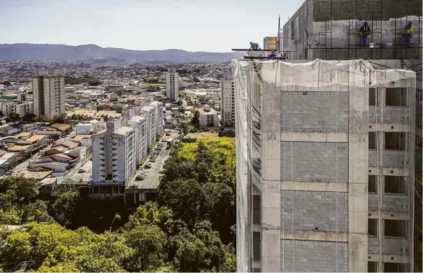  ?? Fotos Alberto Rocha/Folhapress ?? Empreendim­ento The Gate, da Vegus, em construção no bairro Jardim Flor da Montanha, em Guarulhos