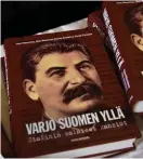  ?? FOTO: LEHTIKUVA/EMMI KORHONEN ?? STALINS HEMLIGA MAPPAR. Bokens författare har haft tillgång till ”specialmap­par” från politbyrån för centralkom­mittén för Sovjetunio­nens kommunistp­arti. Hemligstäm­plingen av dokumenten har nyligen hävts.