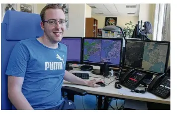  ??  ?? Mickaël Philit, prévisionn­iste à Météo France. Pour la fin de la semaine, le beau temps sera de retour selon le centre météorolog­ique de Trappes. Enfin une bonne nouvelle !