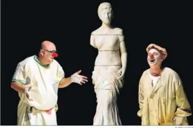  ?? ÁLVARO QUINTA ?? Mané Solano y Oriol Boixader, en una escena de ‘Rómulo vs. Remo’, la obra que visita Itálica.