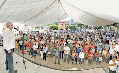  ??  ?? López Obrador habló ante habitantes de Jamapa, Veracruz.