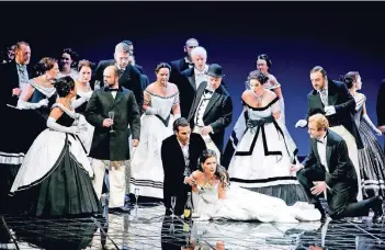  ?? FOTO: BIRGIT HUPFELD ?? Mit dem Meisterwer­k „La Traviata“eröffnet die Oper am Rhein am Samstag die Saison 2019/2020.