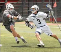  ?? GENE WALSH — DIGITAL FIRST MEDIA ?? La Salle’s Matthew Clibanoff races up field as Conestoga’s Jackson Niness defends during their PIAA-3A semifinal Tuesday.