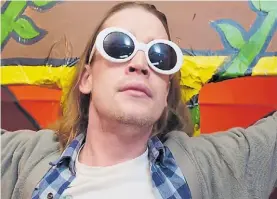  ??  ?? Actor. En la foto, Culkin es Kurt Cobain, en el video de Father John Misty.