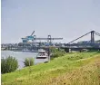  ?? FOTO: LH ?? Die Rheinverti­efung soll den Güterverke­hr auf dem Fluss stützen.