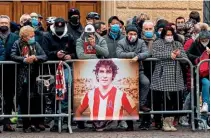  ??  ?? Remembered…fans lined the streets of Vicenza in tribute