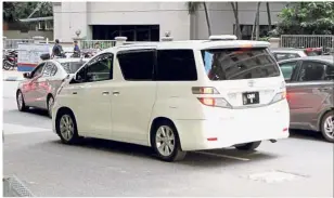  ??  ?? Raising questions: Several hours after the raid on Jho Low’s apartment, a multi-purpose vehicle belonging to Najib was seen passing by the area at around 6.50pm.