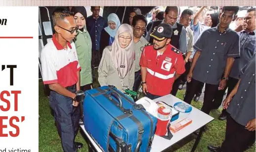  ?? PIC BY SYAMSI SUHAIMI ?? Deputy Prime Minister Datuk Seri Dr Wan Azizah Wan Ismail at a meeting on east coast flood preparatio­ns at Kompleks Kota Darulnaim in Kota Baru yesterday.