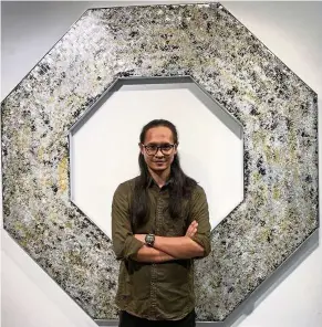  ?? — DINESH KUMAR MAGANATHAN/THE Star ?? Fazrin experiment­s with rice in his latest solo exhibition, to talk about routines in our life. He is standing in front of a new work called Octagon.