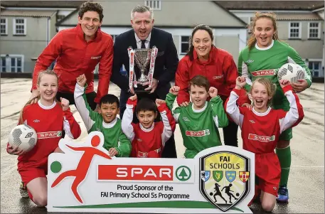  ??  ?? Former Republic of Ireland star Keith Andrews and Drogheda’s current ladies internatio­nal Megan Campbell with SPAR Sales Director Colin Donnelly and pupils from Scoil Mhuire CBS and St Vincent de Paul’s Girls NS at the recent launch of the SPAR FAI...