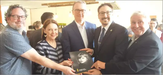  ?? GORDON LAMBIE ?? Christian Bibeau of the Initiative Sherbrooko­ise en Développem­ent des Communauté­s, Patricia Gauthier, President and Director General of the CIUSSS de l'estrie - CHUS, Jean-marc Chouinard of the Lucie and André Chagnon Foundation, Sherbrooke Mayor Steve...