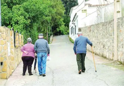  ?? MANUEL OLMEDO ?? Pese a que la Región ha aumentado su población, algunos municipios tienen un mayor índice de envejecimi­ento