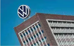  ?? Foto: dpa ?? Volkswagen holt sich von Ex-Topmanager­n einen Bruchteil der „Dieselgate“-Kosten zurück.
